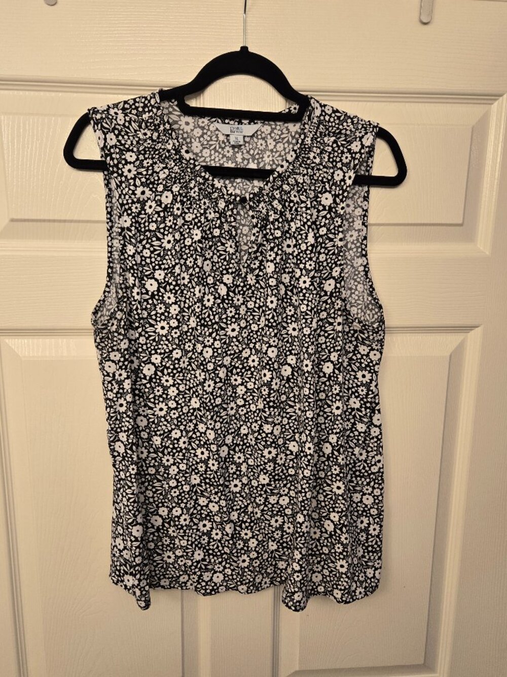 Croft & Barrow - black and white floral print sleeveless blouse, size XL.